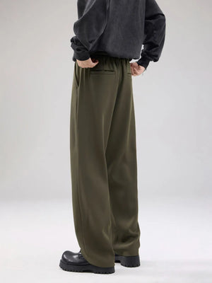 Men's army green wide-leg sweatpants with drawstring and pockets.