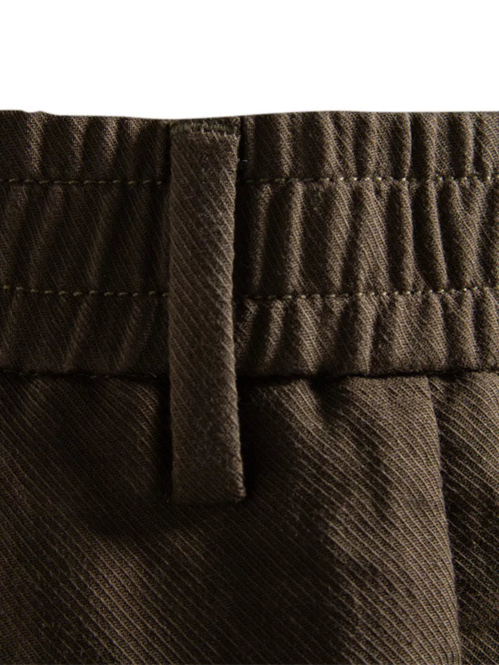 Classic pleated chino shorts in coffee brown with elastic waistband detail.