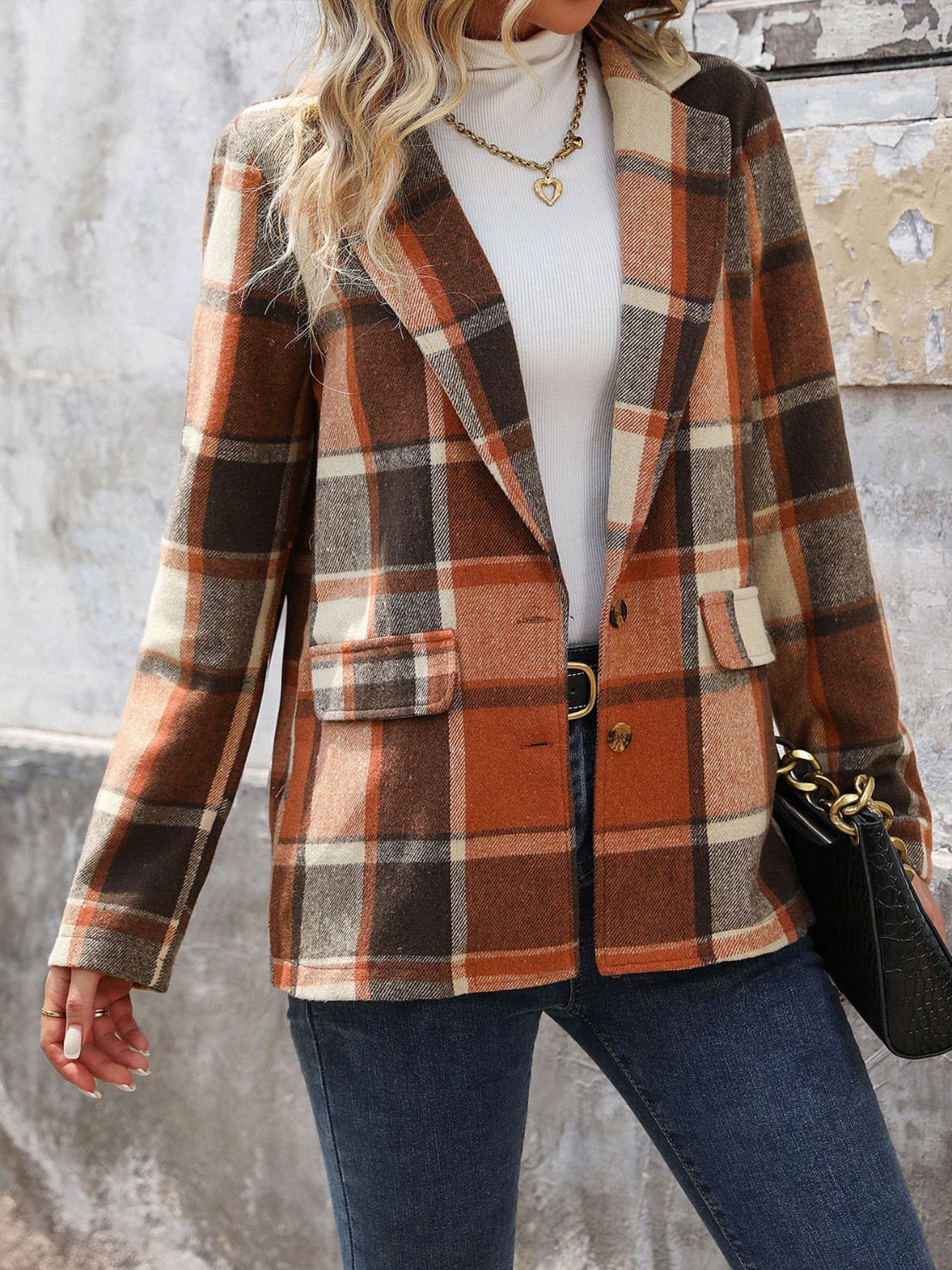 Autumnal plaid tailored blazer in ochre with buttoned front and flap pockets.
