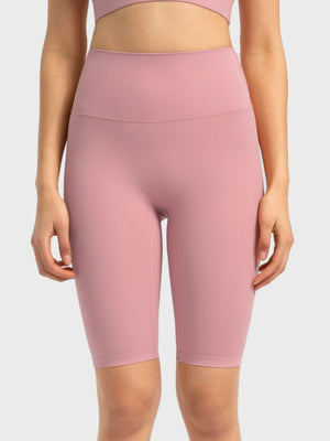 Sculpted active bike shorts in Dusty Pink with a high waist and seamless design.