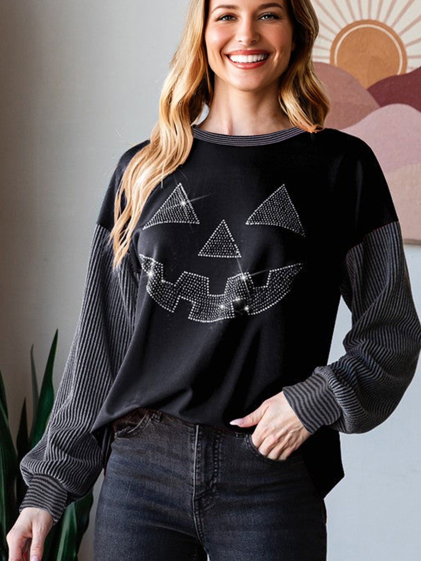 Black relaxed t-shirt with round neck