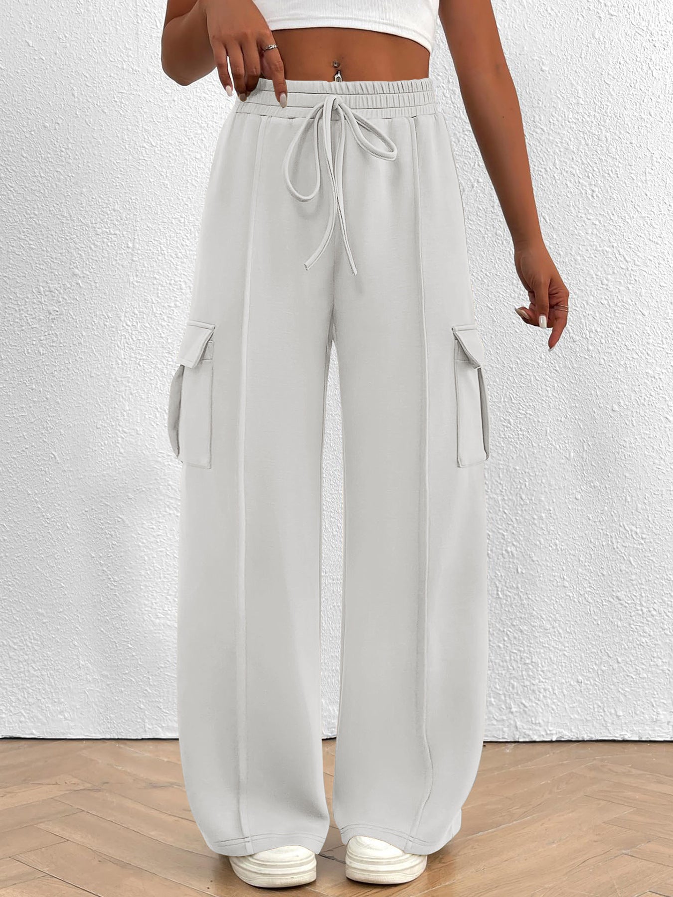 High waist gray cargo sweatpants with drawstring and side pockets