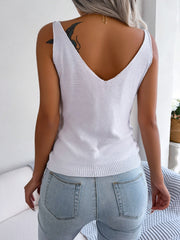 White cable knit diamond vest top with V-neck and ribbed hem.