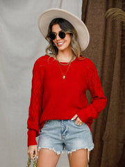 Red diamond-cut raglan knit sweater with crewneck and long sleeves.