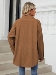 Oversized corduroy shirt jacket in brown with buttoned cuffs and collar.