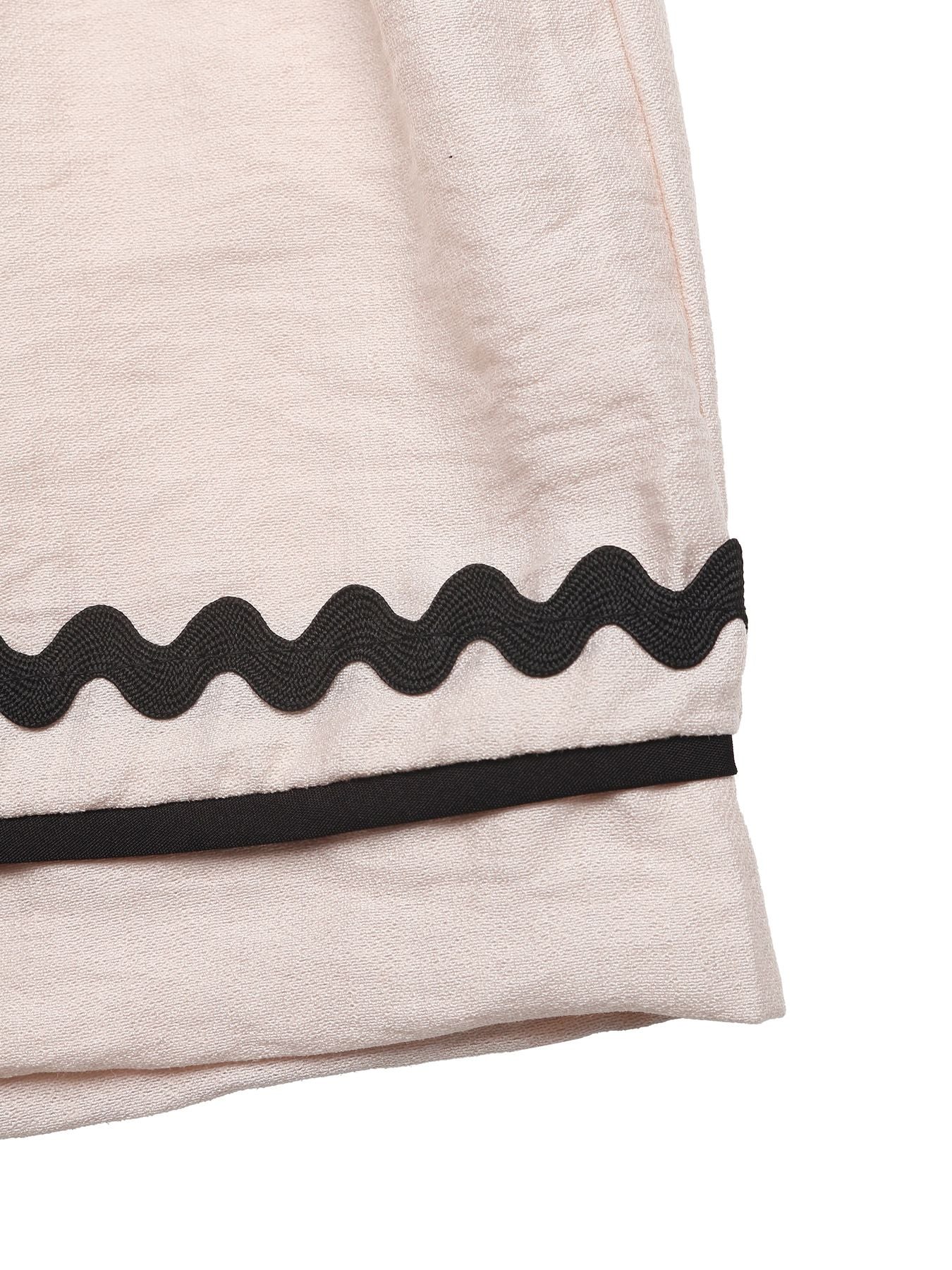 Beige shorts with elastic waist and wavy black trim detail