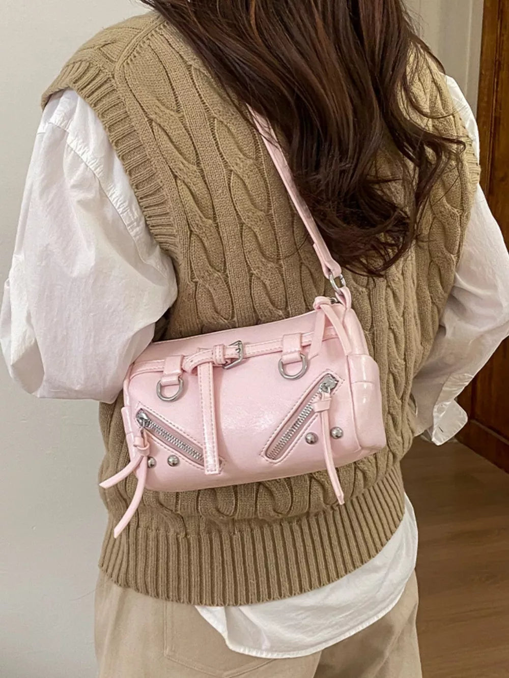 Adjustable Strap Leather Shoulder Bag in Pink, close-up detail