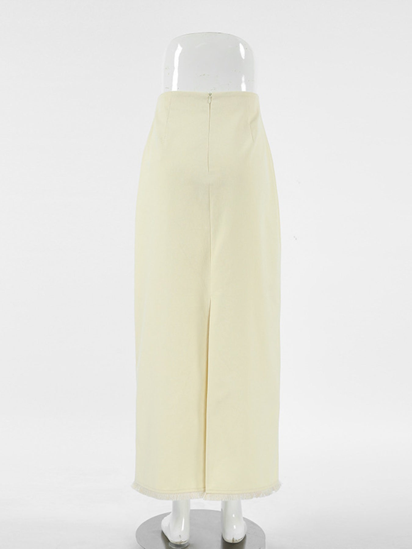 Chic cotton midi skirt in beige with a front slit and frayed hem.
