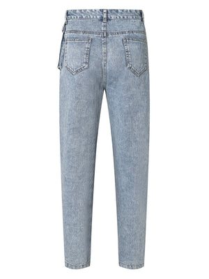Light wash barrel leg jeans with pocket detail and cotton fabric.