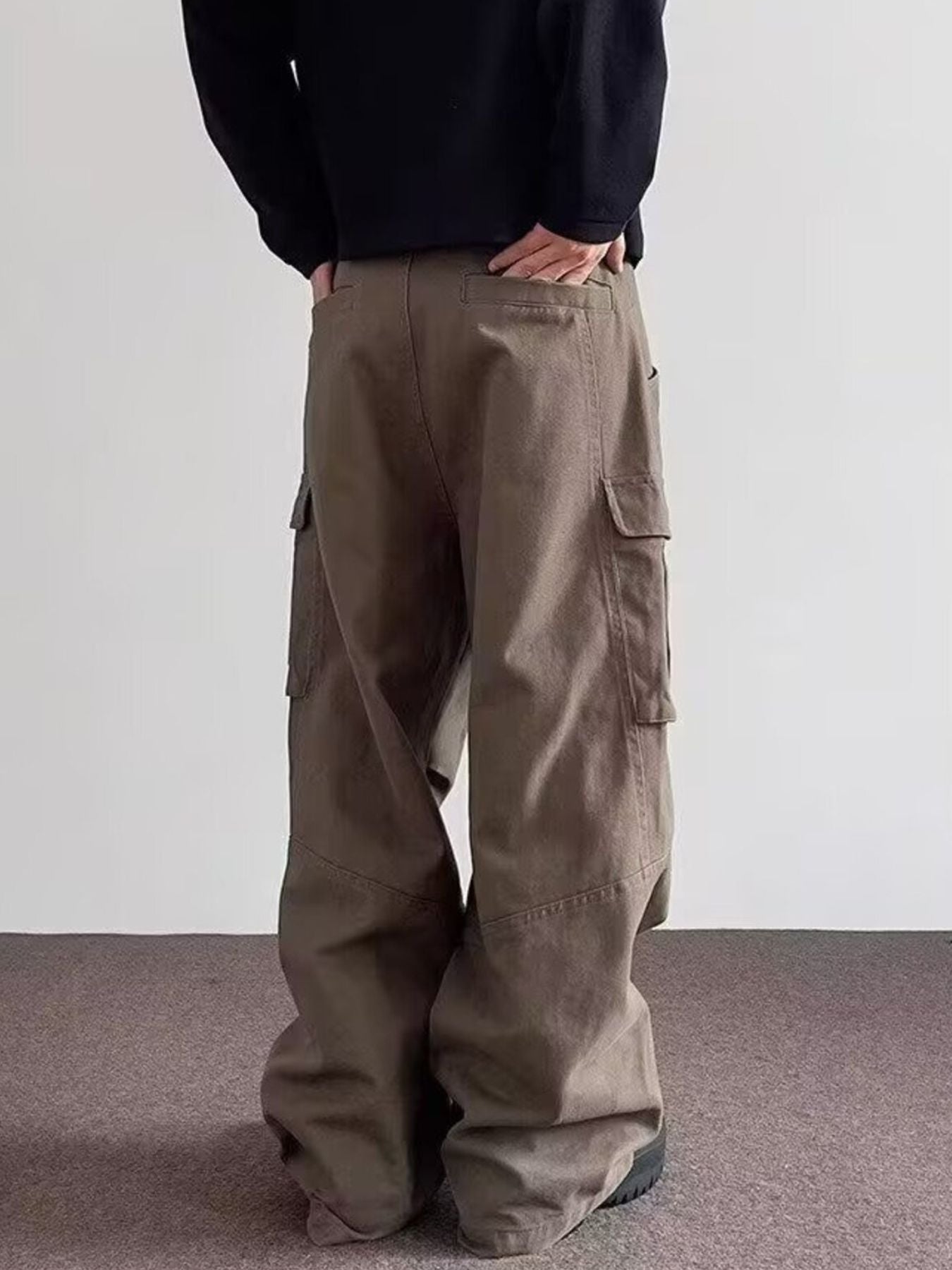 Men's brown baggy cargo sweatpants with multiple pockets.