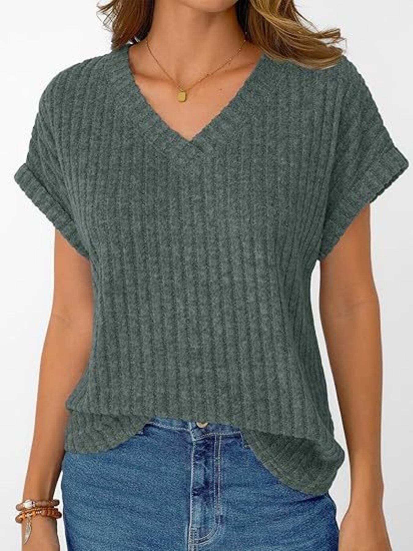 Relaxed fit ribbed V-neck t-shirt in army green with cuffed short sleeves.