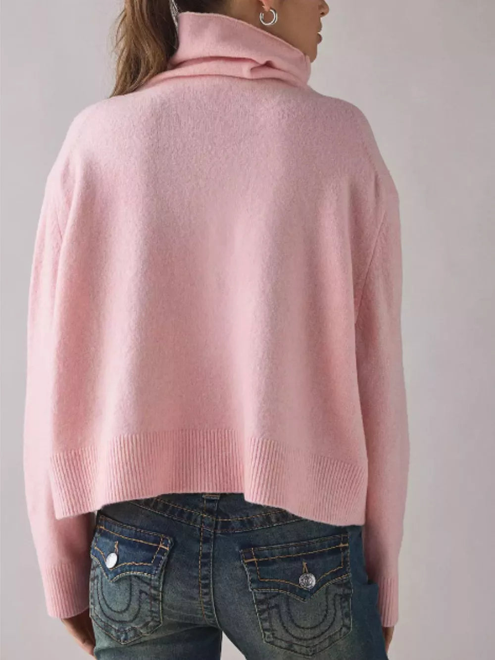 65% recycled polyester, 13% polyamide, 13% acrylic, 6% wool, 3% spandex Care ins turtleneck sweater in Pink with relaxed