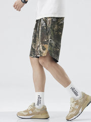 Men's camouflage trunks in Black Forest, featuring a relaxed fit and side slits.