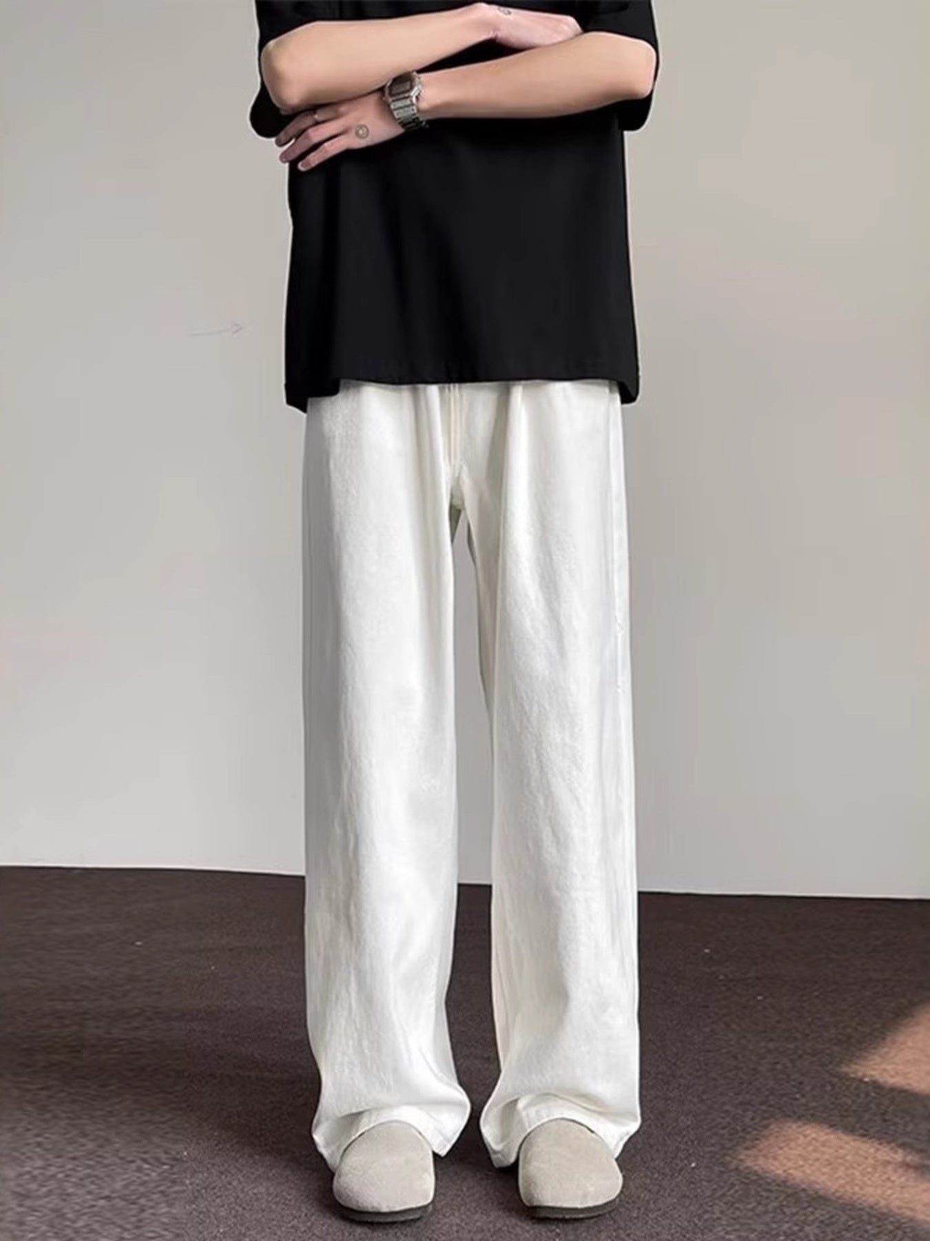 Men's white wide-leg jeans with a comfortable, casual fit.