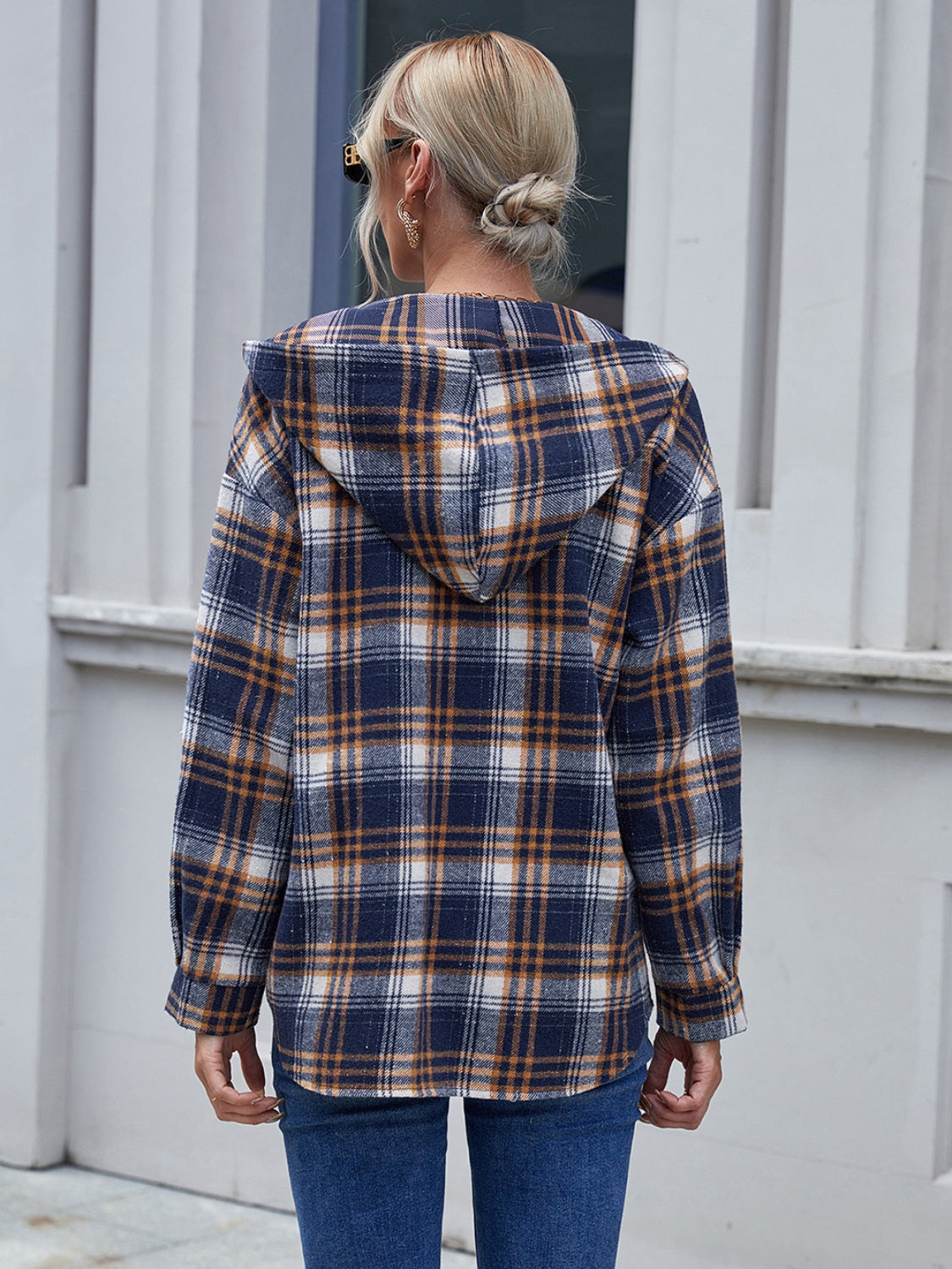 Plaid hooded shacket in navy with relaxed fit and buttoned cuffs.