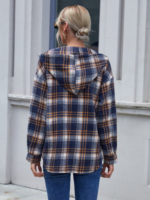 Plaid hooded shacket in navy with relaxed fit and buttoned cuffs.