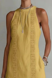 Elegant midi dress in gold with lace trim details and pockets.