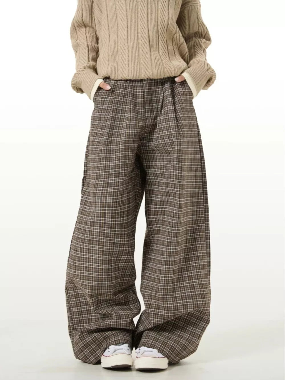 Plaid wide-leg casual sweatpants in brown, featuring a comfortable fit and classic checked pattern.