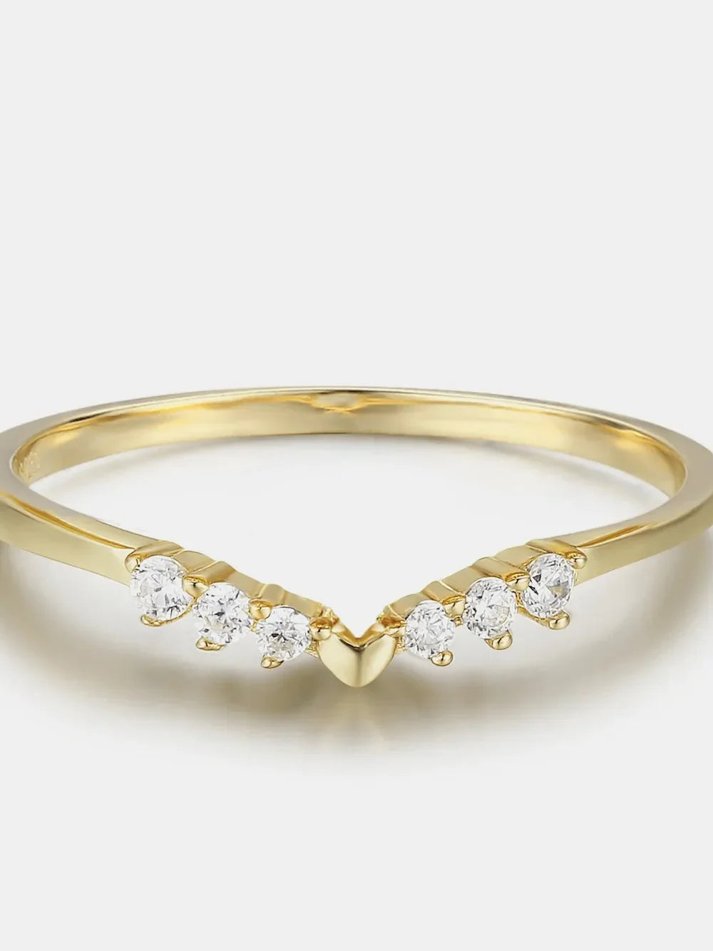 Chevron diamond band ring in gold with clear stones
