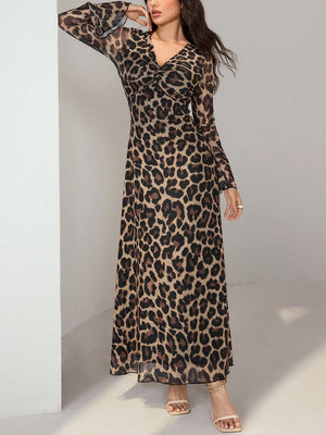 Maxi dress with animal print, flare sleeves, and a twisted V-neck in 100% polyester.