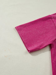 Pink acid wash cotton t-shirt with short sleeves and crew neck.