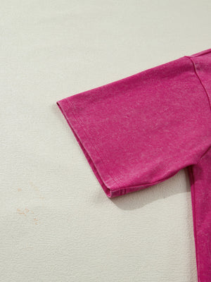 Pink acid wash cotton t-shirt with short sleeves and crew neck.