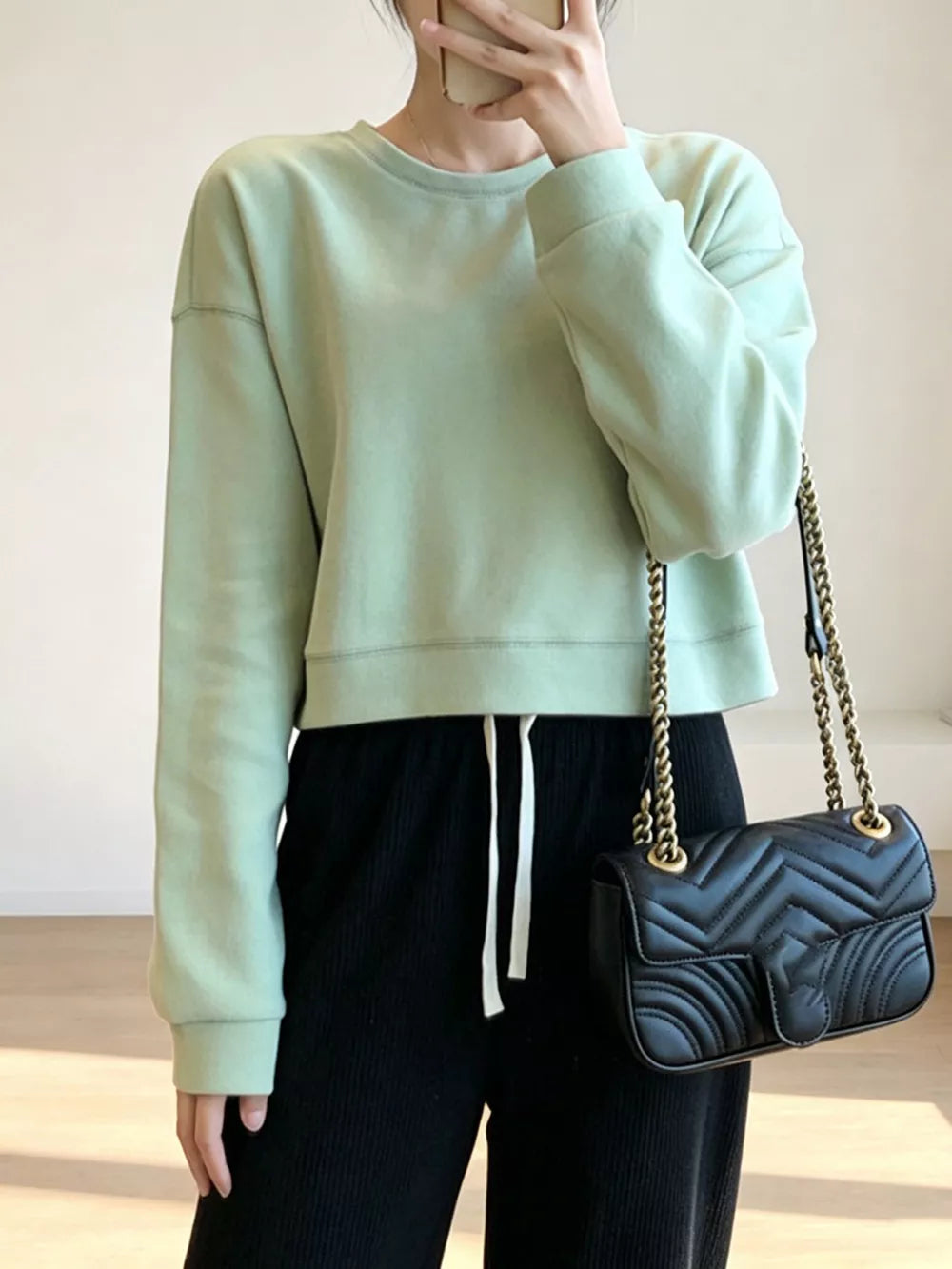 Crew Neck Drop Shoulder Sweatshirt, fit detail