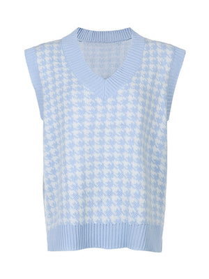 Houndstooth knit V-neck tank top in light blue and white with ribbed trim.
