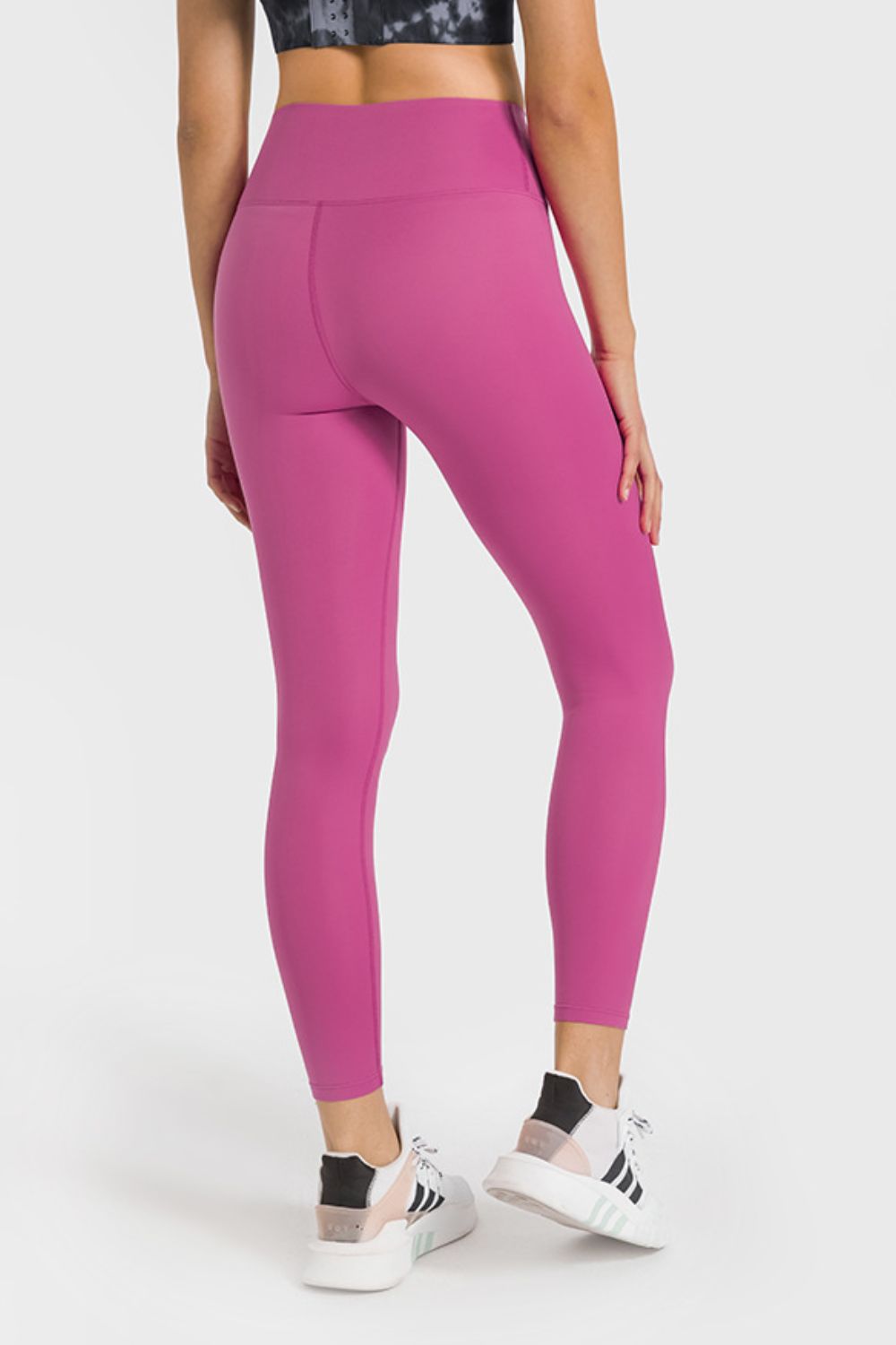 Sculpted high-waist performance leggings in Rose, ankle length, with a seamless design.