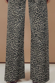 Leopard print high-waist wide-leg jeans in cotton with button closure.