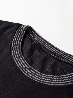edgy t-shirt in Black with round neck