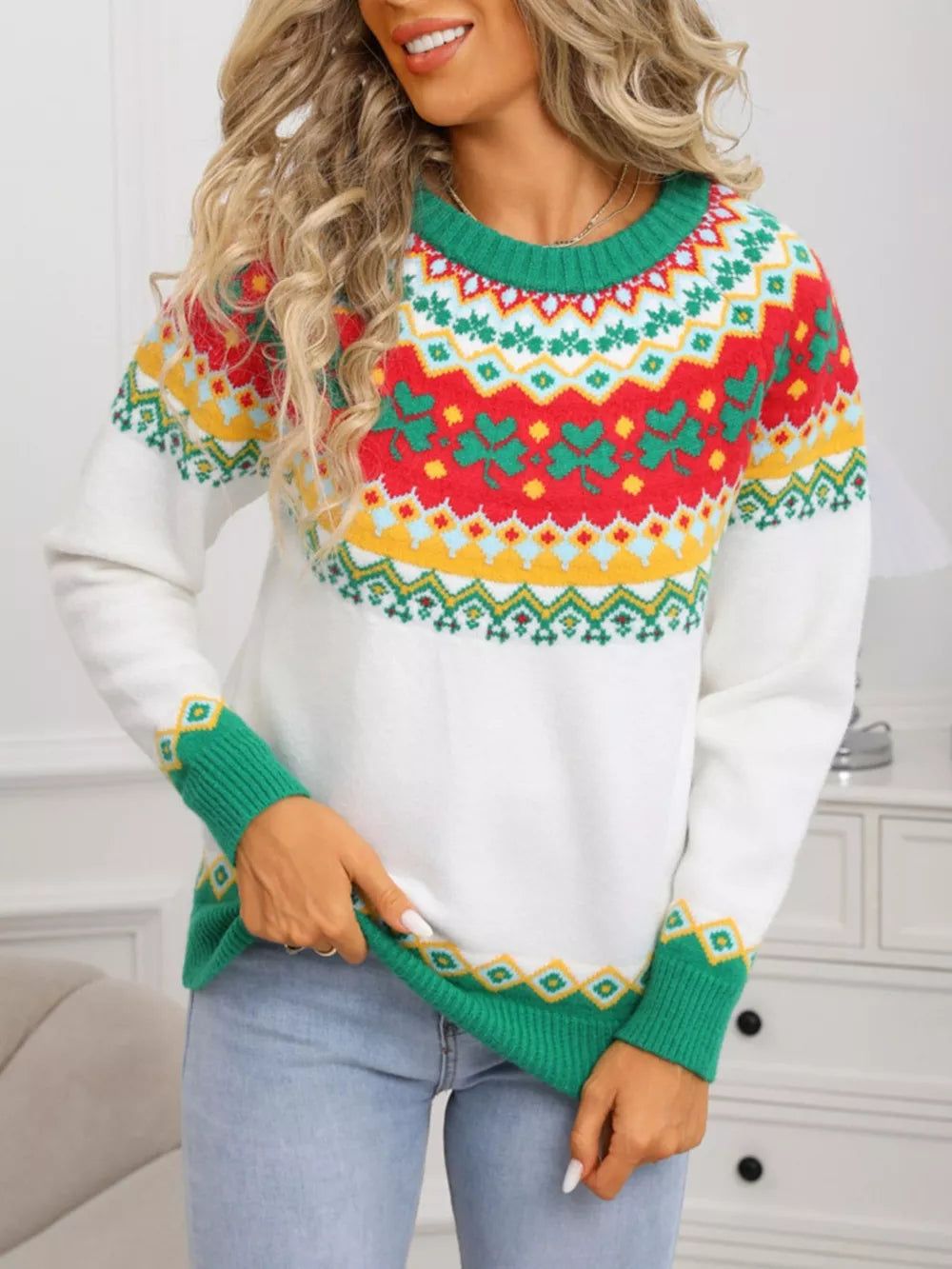 White knit sweater with charming clover and geometric pattern, crew neck, long sleeves.