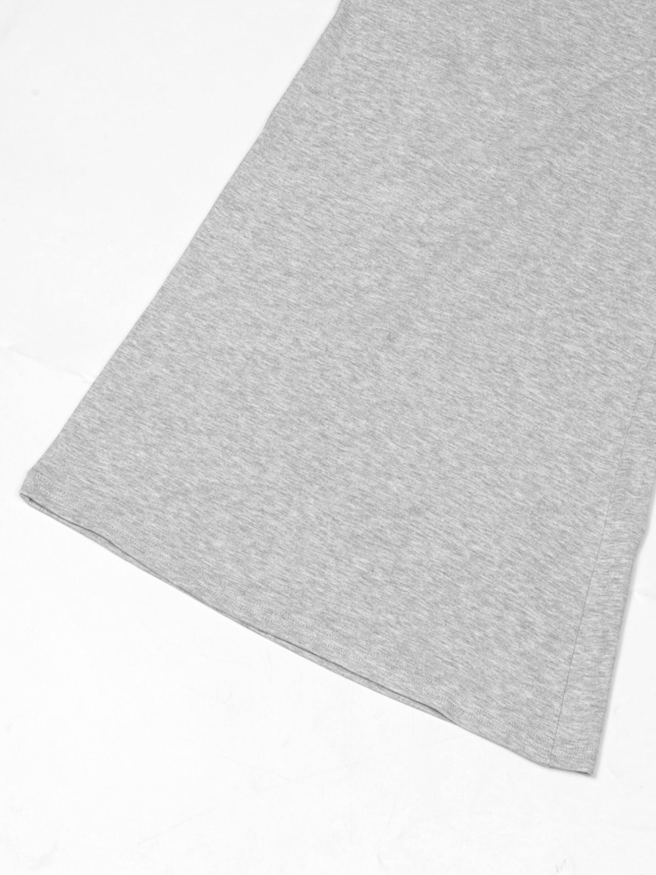 Relaxed wide leg capris in light gray jersey fabric with a straight hem.