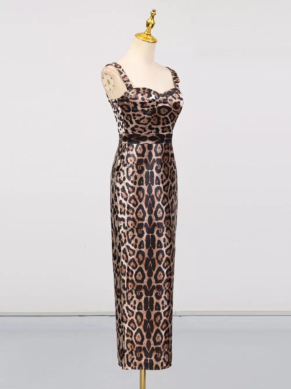 Chic leopard print bodycon midi dress with sweetheart neckline and adjustable straps.