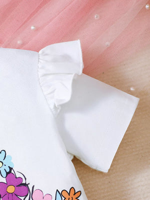 White baby set with floral print and ruffled short sleeves.
