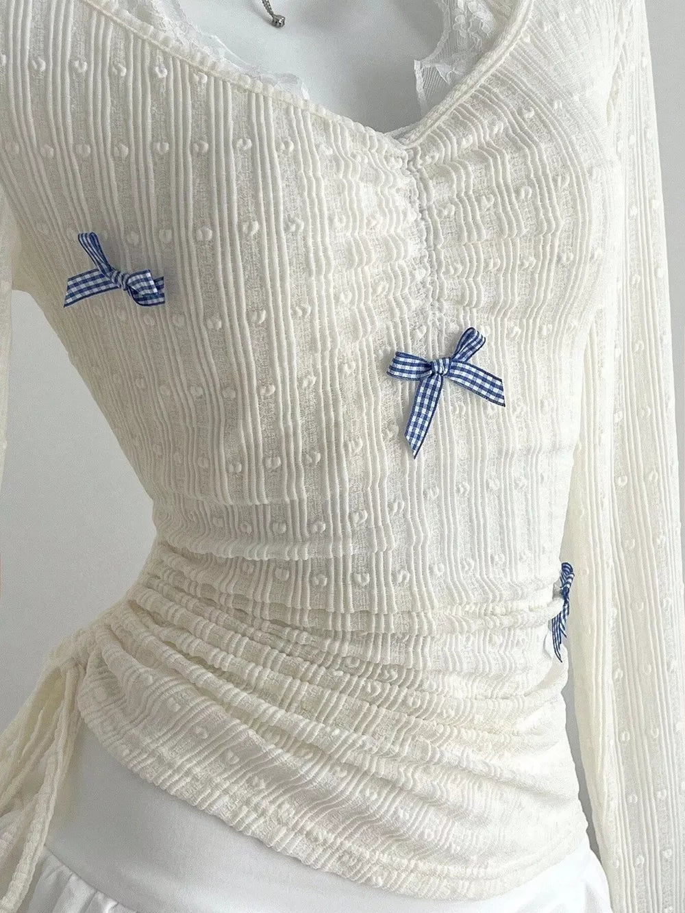 Bow Lace Detail V-neck T-shirt, fabric detail