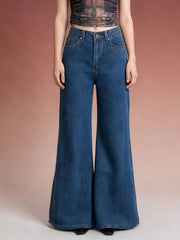 Maternity high-waisted flare jeans in blue denim with a comfortable cotton blend.