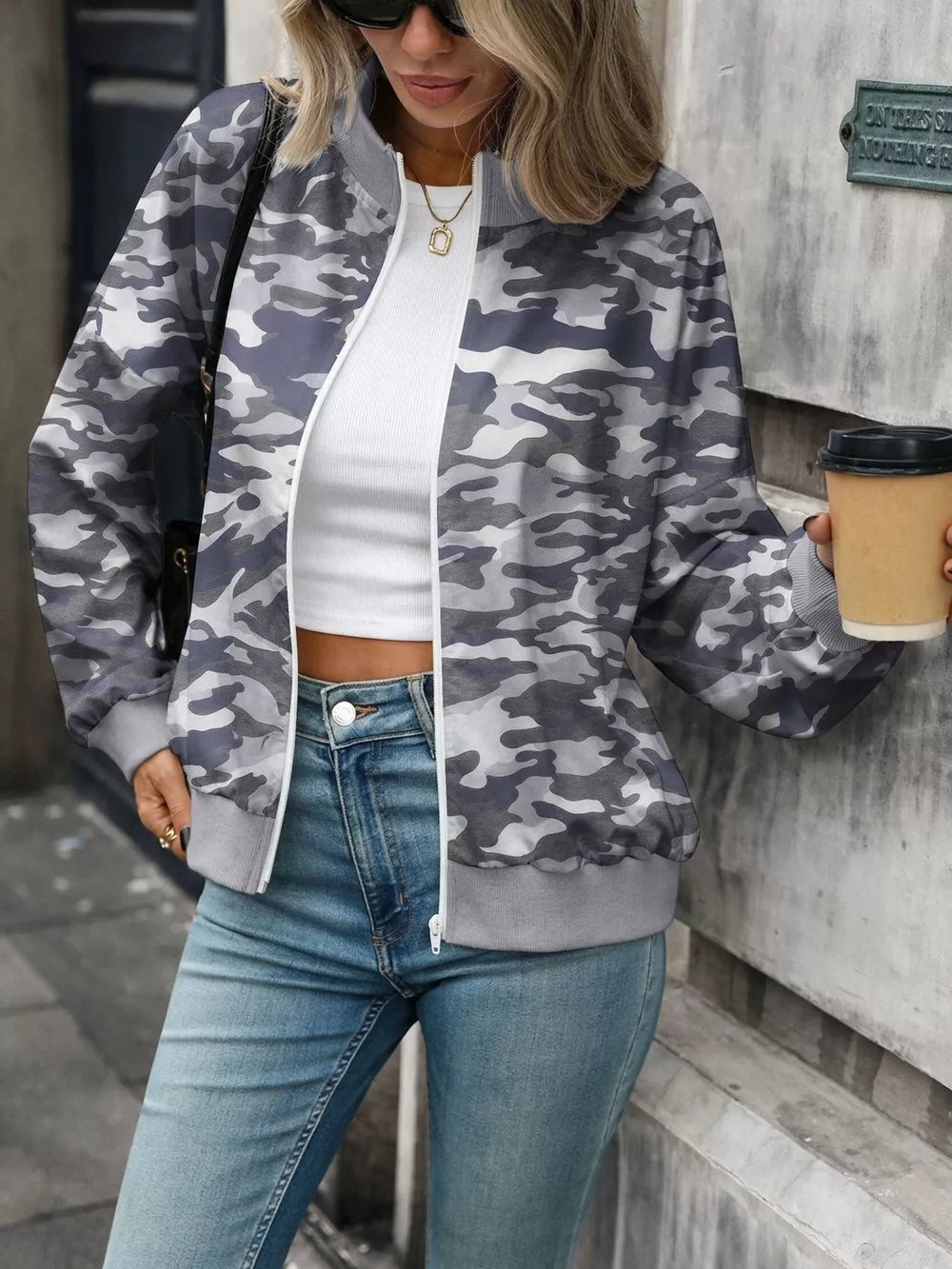 sweatshirt in White with leaf-print and zipper