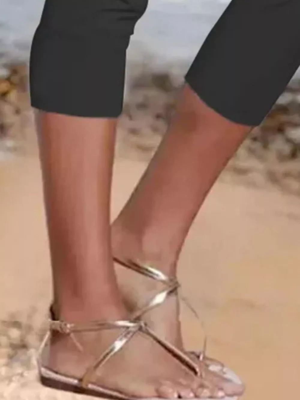 Black cropped leggings with a casual fit, showing the hemline and a model's legs.