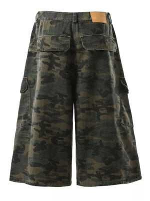 Men's Camouflage Cargo Capris in Green Camouflage, close-up detail