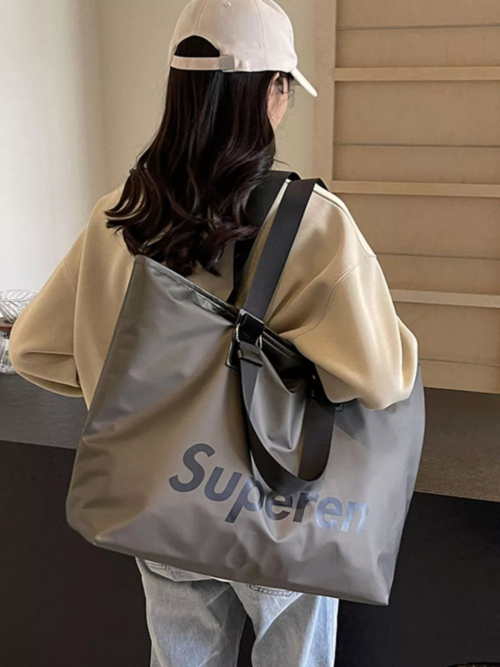Spacious grey Oxford cloth travel shoulder bag with "Superen" logo detail.
