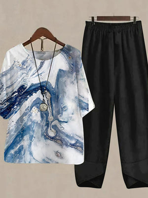 Floral print half sleeve top with black pants set.