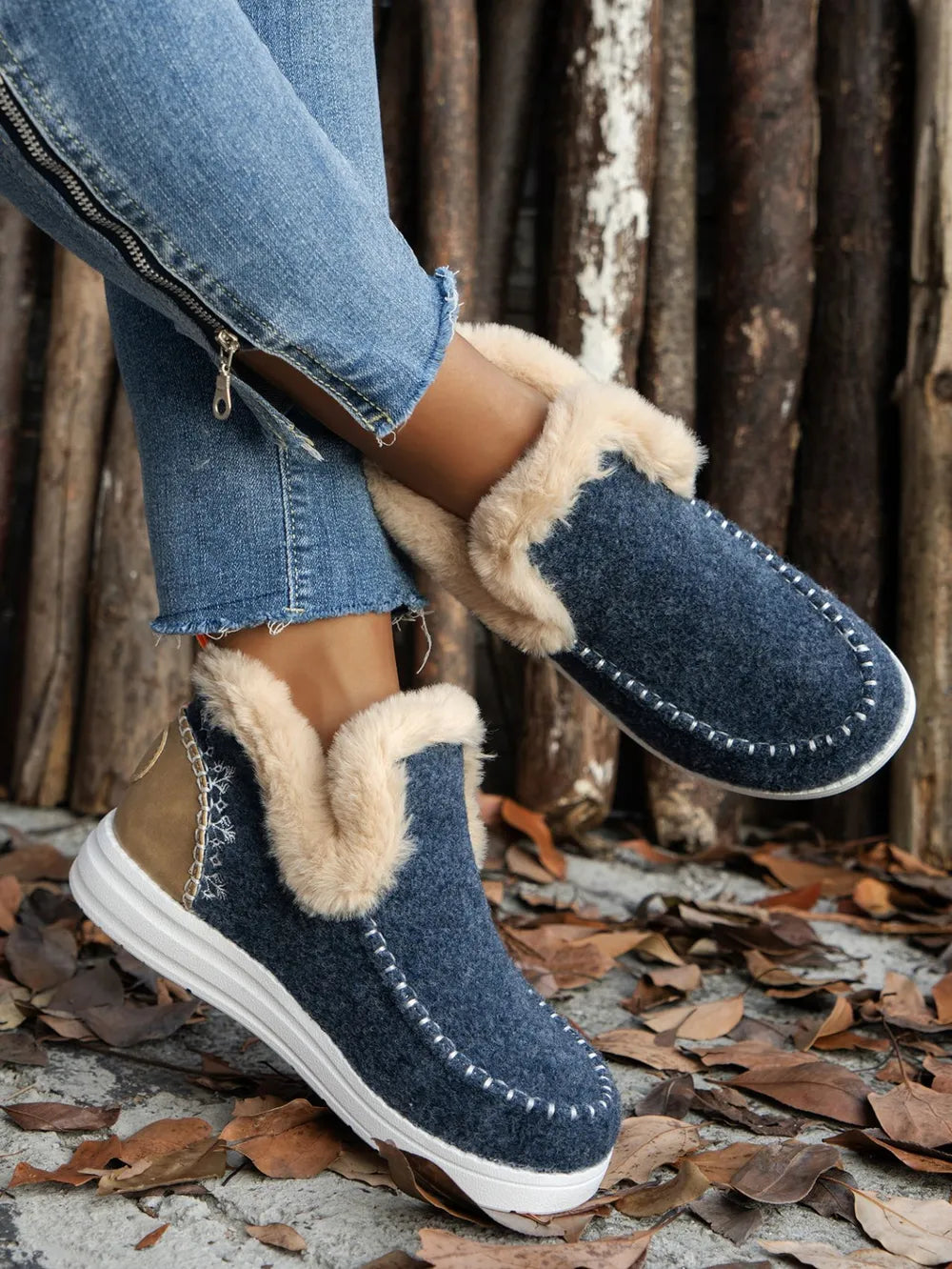 Navy felted slippers with faux fur trim and stitch detail.