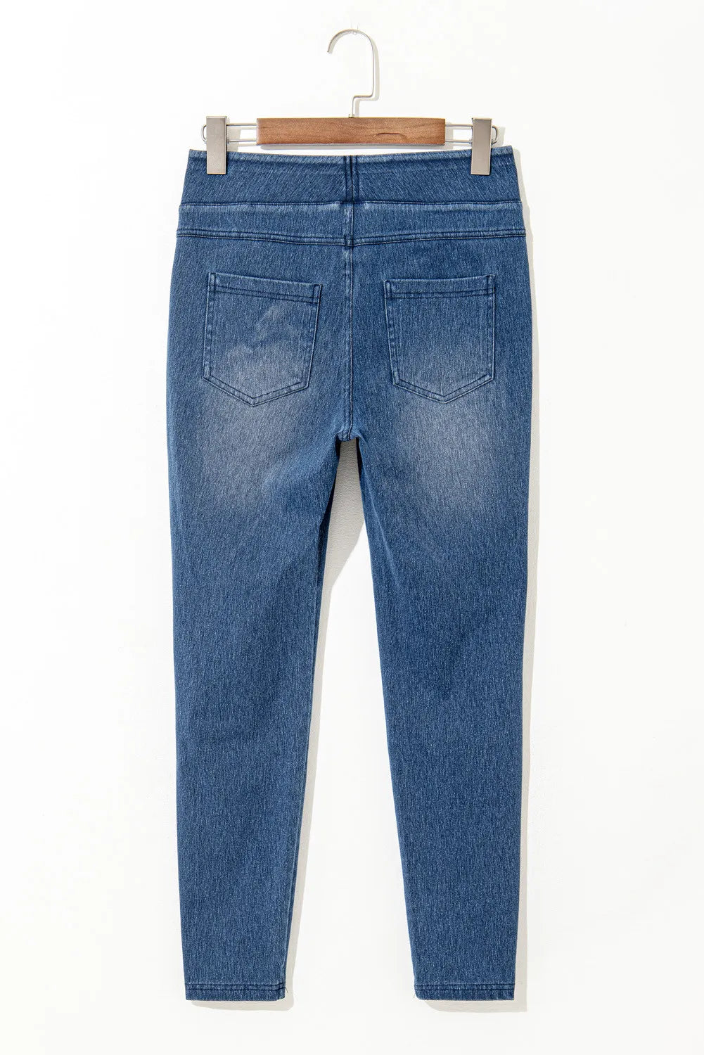 Denim-effect leggings in medium wash blue with a sculpted high rise and two back pockets.