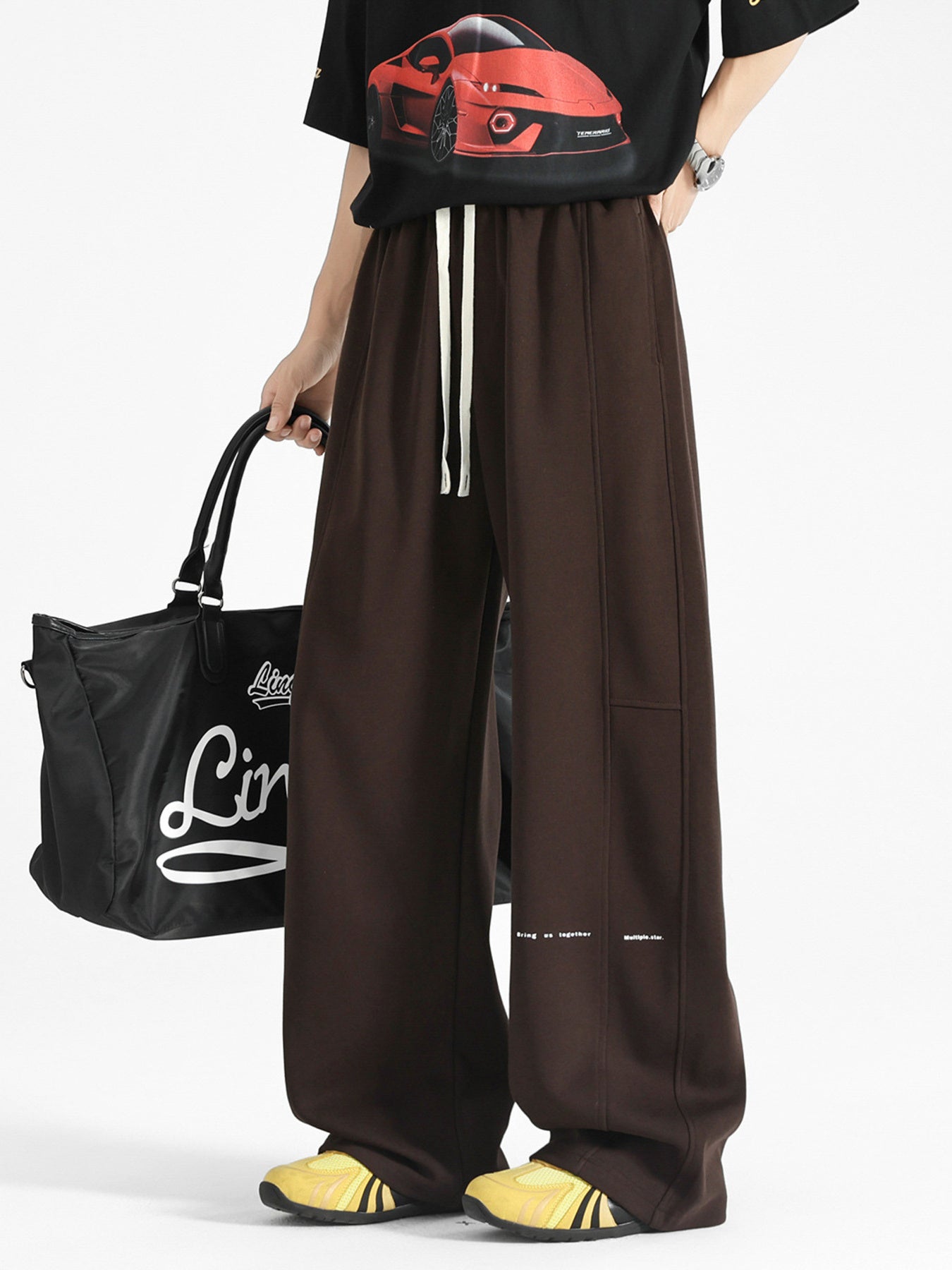 Chocolate wide-leg sweatpants with drawstring and stitched details.