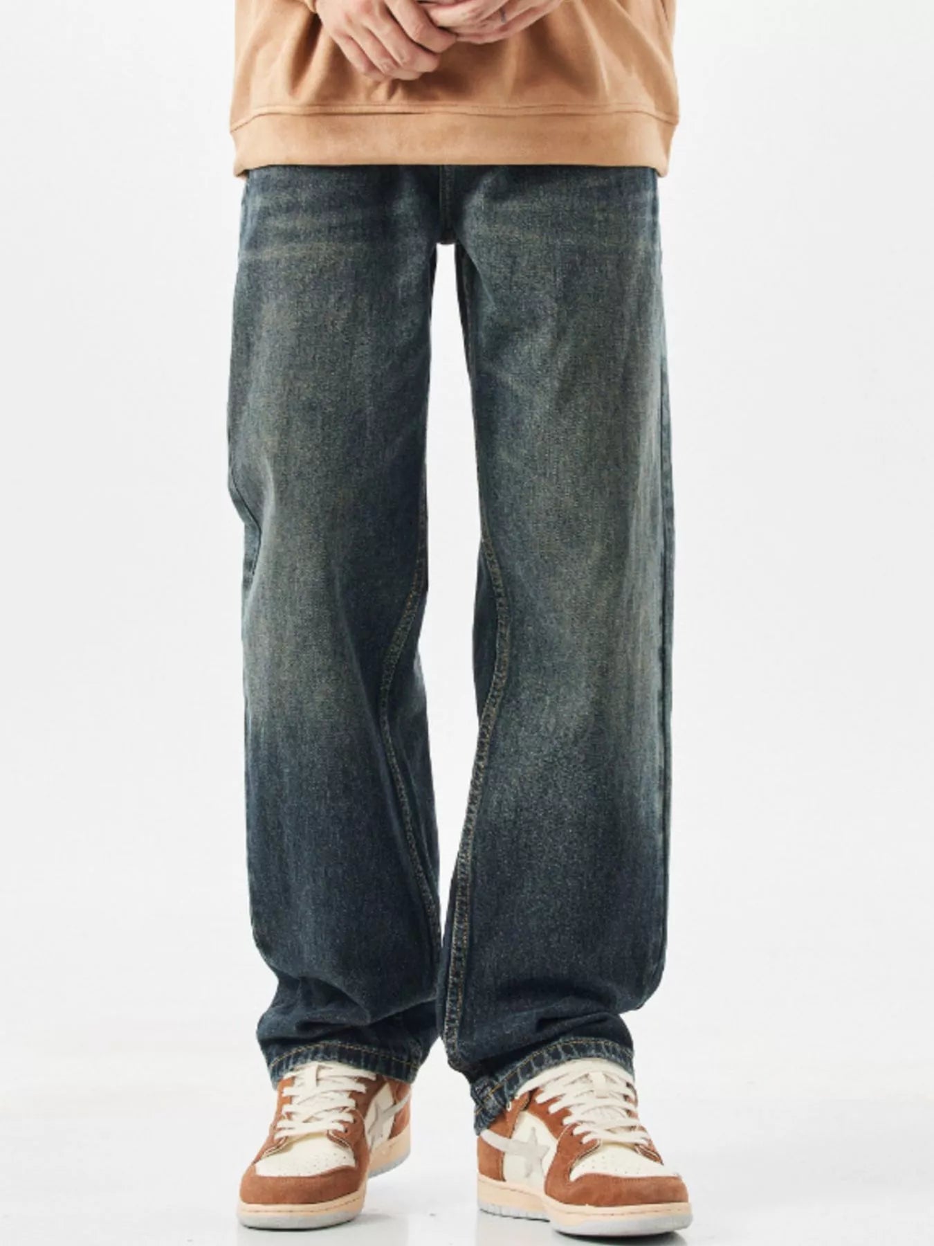Relaxed fit vintage wide-leg jeans in blue denim with a faded wash.