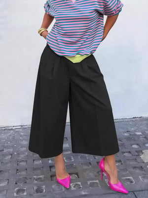 Wide-leg Cropped Pants in Black, side view