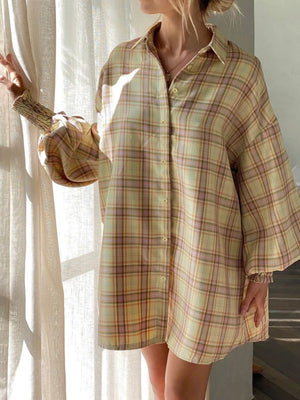 Overshirt in plaid with balloon sleeves and ruched cuffs.