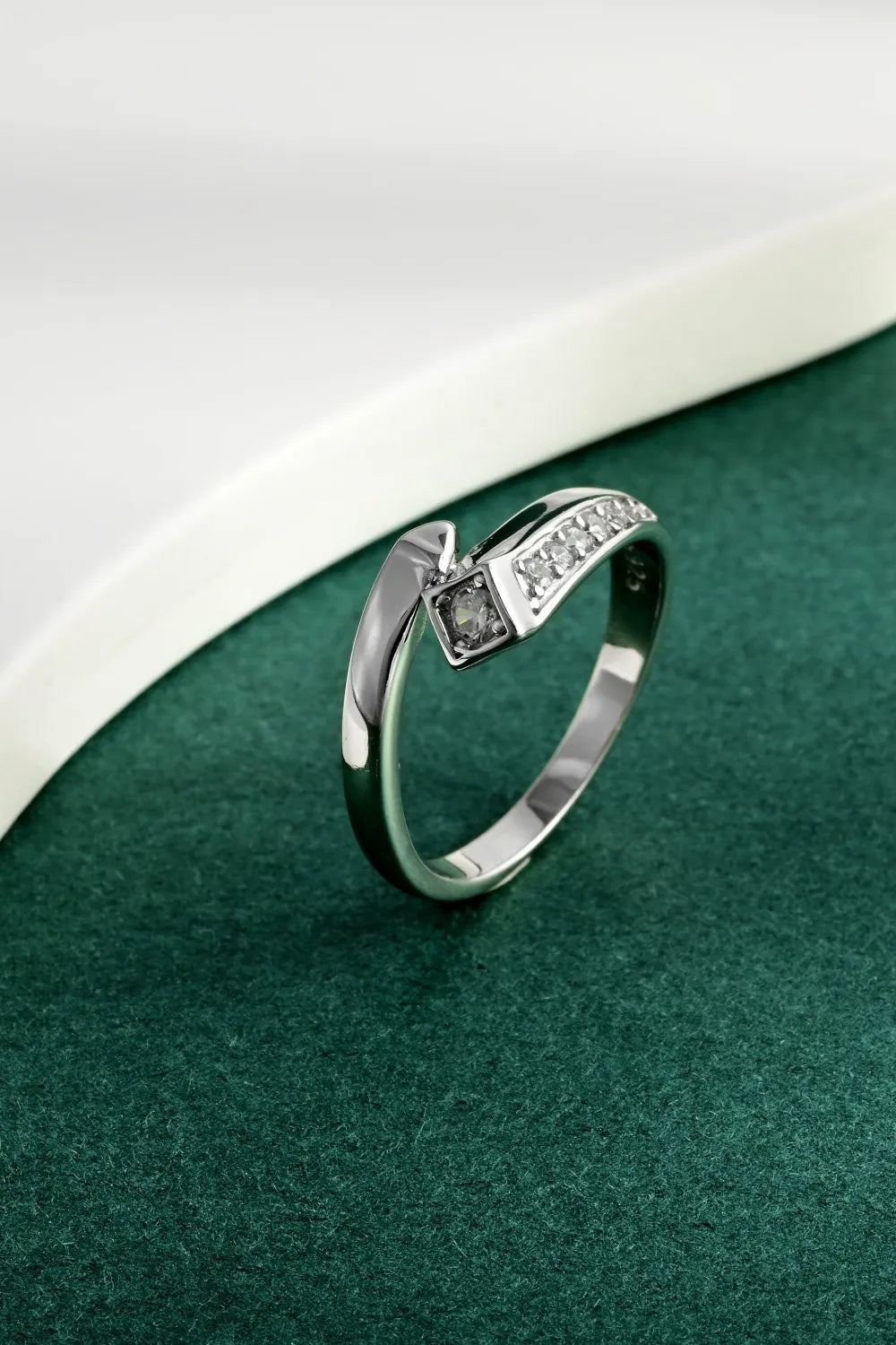 Silver asymmetrical ring with zirconia bar detail
