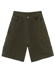 Army green baggy cargo bermuda shorts with buttoned fly and side pockets.